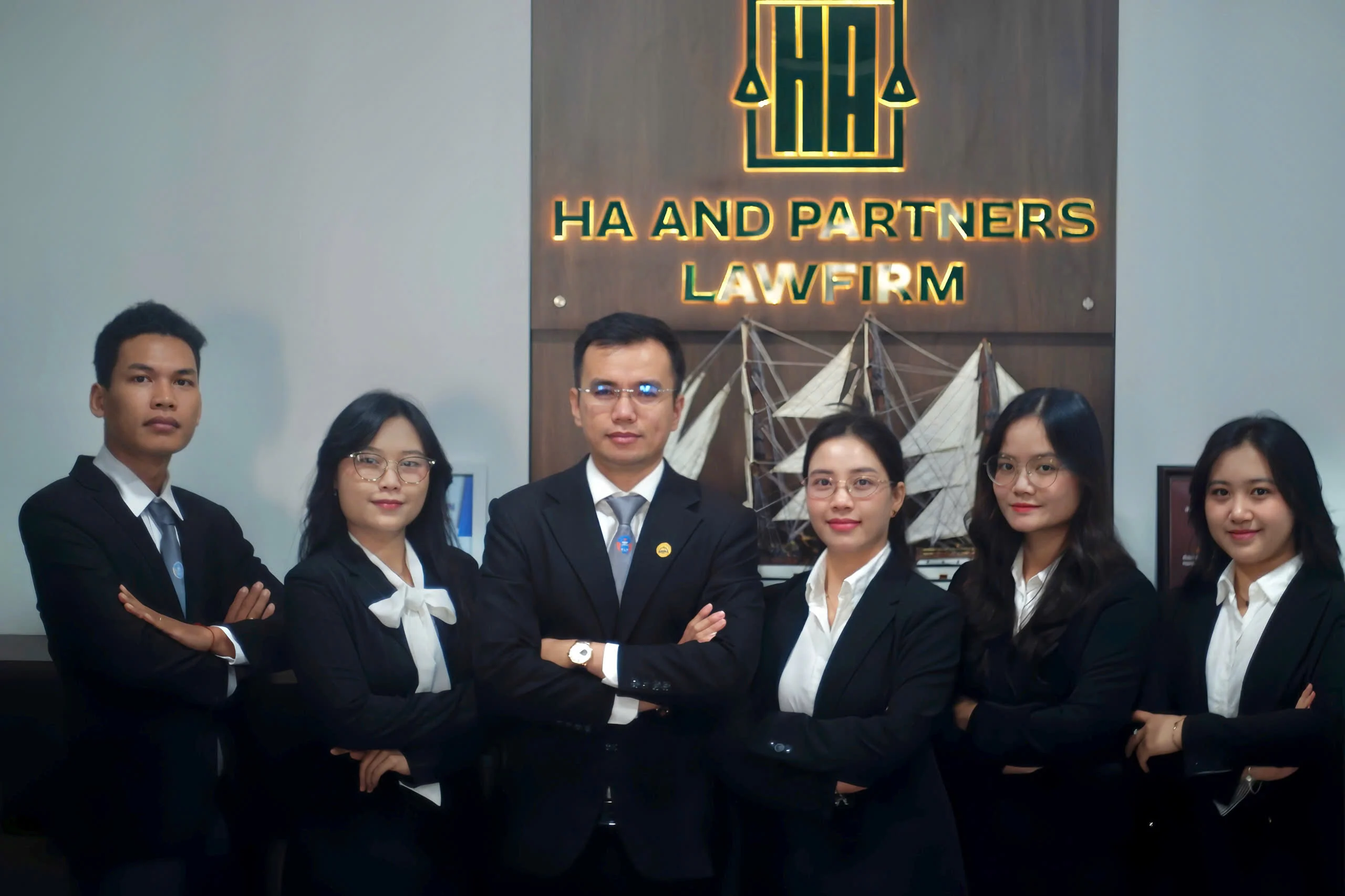 Đội ngũ Công ty Luật Hà và Cộng sự